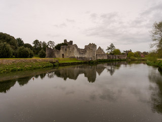 Fototapeta na wymiar Castle Reflections in Ireland 01