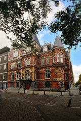 Zabytkowe budynki z cegły w Amsterdamie. © W Korczewski