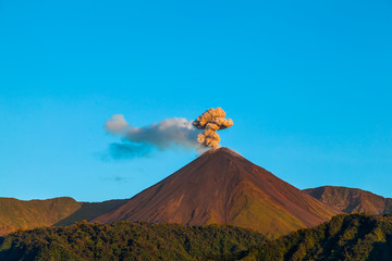 Volcan El Reventador