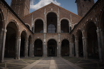 Fototapeta na wymiar Basilica Milano Italy Catholic Church Architecture