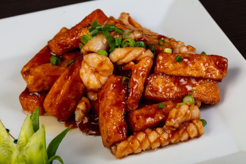 Fried tofu with seafood