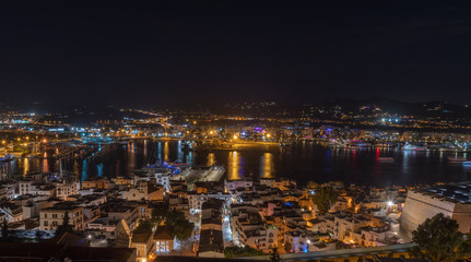 Ibiza Stadt bei Nacht