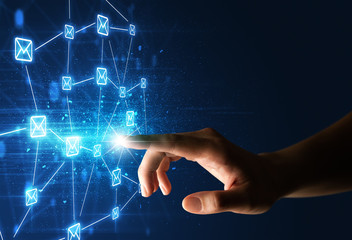 Fototapeta premium Kobiecy palec dotykający wiązki światła otoczonego niebieską grafiką z kopertami