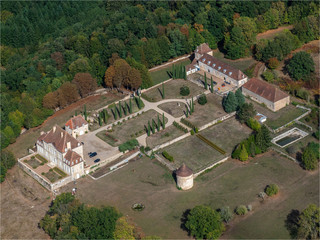 Fototapeta premium vue aérienne du château de Marrault dans le département de la Nièvre en France