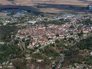 Fototapeta na wymiar vue aérienne de la ville d'Avallon dans le département de la Nièvre en France