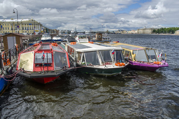 Fototapeta na wymiar Pleasure boats at the pier Admiralty embankment, St. Petersburg