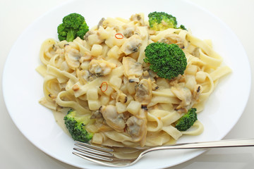 あさりとブロッコリーのクリームパスタ