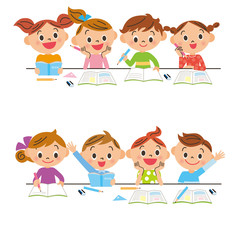 机で勉強する子供達