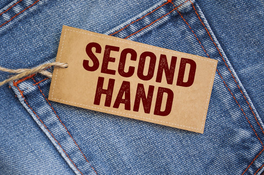 Blaue Jeans mit Label Etkett Anh&auml;nger Secondhand