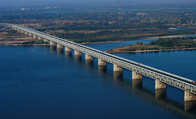 Fototapeta na wymiar the bridge across the Amur river in Khabarovsk