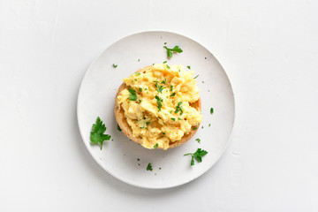 Scrambled eggs on bun