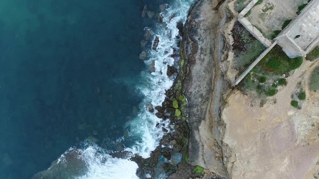 Person on top of an abandoned building, paralel to the ground.
1080p
50fps