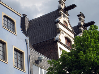 Fototapeta na wymiar house with a lift for furniture in amsterdam