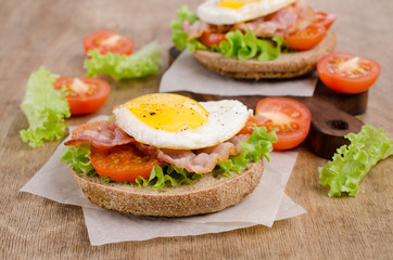 Traditional sandwich with fried bacon