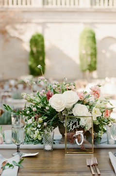 Outdoor Elegant Hollywood style wedding flowers
