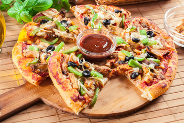 Spicy pizza with chicken gyros