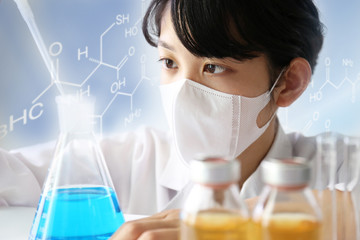 実験する研究者