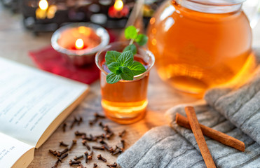 Weihnachtstee mit Gewürzen