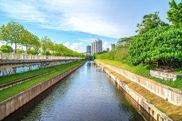 Fototapeta na wymiar Shenzhen Honghu Park Small River
