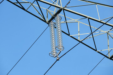 Glasisolatoren am Gittermast