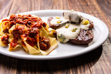 pasta with tomato sauce and mignon with cheese sauce