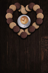 Biscotti e caffe fatti col cuore