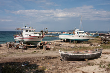 Fototapeta na wymiar Bootswerft für kleine Schiffe am Mittelmeer, Griechenland