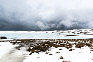 Ciel orageux sur un lac, France