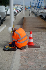 &eacute;lectricien au travail