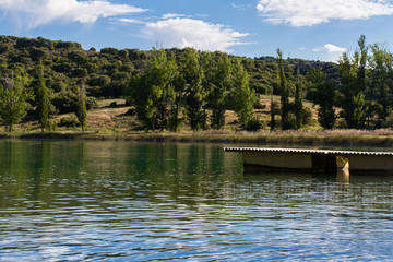 Obraz premium Paisaje laguna durante el día