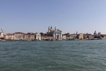 Набережная Венеции с церковью Джезуати