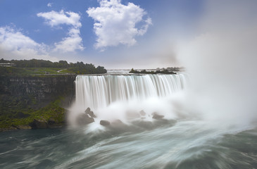 Niagara falls . Long exposure