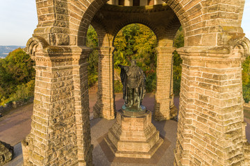 Kaiser-Wilhelm Denkmal aus der Luft, Minden, NRW, Deutschland
