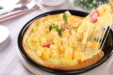 Mango pizza