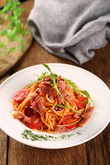 Tomato bacon pasta