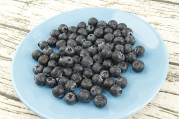 Myrtilles sur une assiette