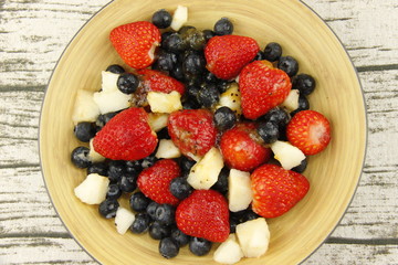 Salade de fruits dans un bol