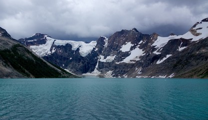 Fototapeta na wymiar Lake of the Hanging Glaciers