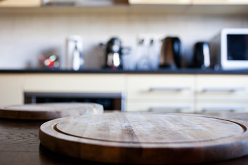 Obraz premium blurred rustic kitchen interior - focus on cutting board