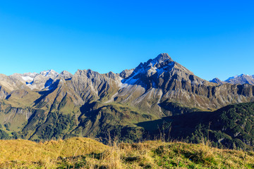 Herbstblick auf den Gipfel Hohes Licht von der Mindelheimer Hütte