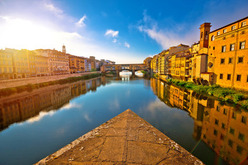 Fototapeta na wymiar Ponte Vecchio bridge and Florence waterfront sunrise view