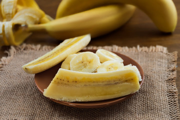 Cut lengthwise and crosswise ripe banana, peeled.
