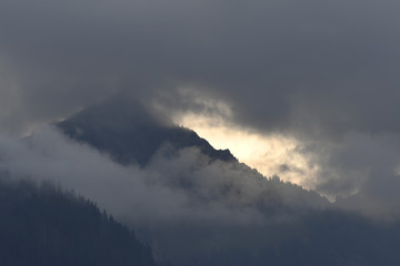 wolkenlandschaft über dem kleinwalsertal