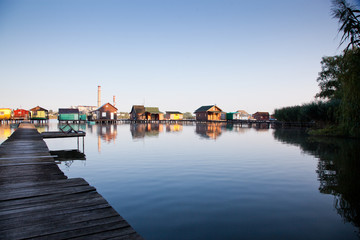 Fototapeta na wymiar floating village on lake Bokod, Hungary