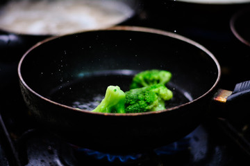 cooking ovoci and meat in a skillet