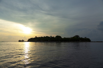 夕焼け, 海, 太陽, 空, 水, 日の出, 浜, 帆船, 地平線, 自然, オレンジ, 雲, 風景, 今夜, 夜明け, 旅行, ボート, 光, クルーズ, モルジブ, モルディブ, リラックス, カップル, 家族, ツアー, 海外, 地中海, インド洋, ハワイ, 沖縄, 海南島, リゾート, 水上, ヴィラ, 高級, ホテル, 民泊, 旅館, 老舗, 料理, 和食, 洋食, フランス, イタリ