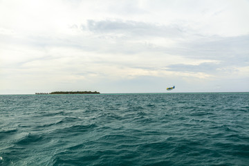 夕焼け, 海, 太陽, 空, 水, 日の出, 浜, 帆船, 地平線, 自然, オレンジ, 雲, 風景, 今夜, 夜明け, 旅行, ボート, 光, クルーズ, モルジブ, モルディブ, リラックス, カップル, 家族, ツアー, 海外, 地中海, インド洋, ハワイ, 沖縄, 海南島, リゾート, 水上, ヴィラ, 高級, ホテル, 民泊, 旅館, 老舗, 料理, 和食, 洋食, フランス, イタリ