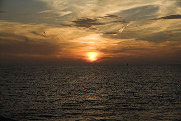 Naklejka premium sunset over the sea