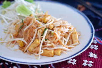 pad thai with tofu