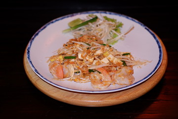 pad thai with shrimp